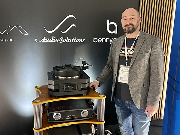  061824.apmunich2024-3.Benny Audio Tomasz with Odyssey turntable.jpg